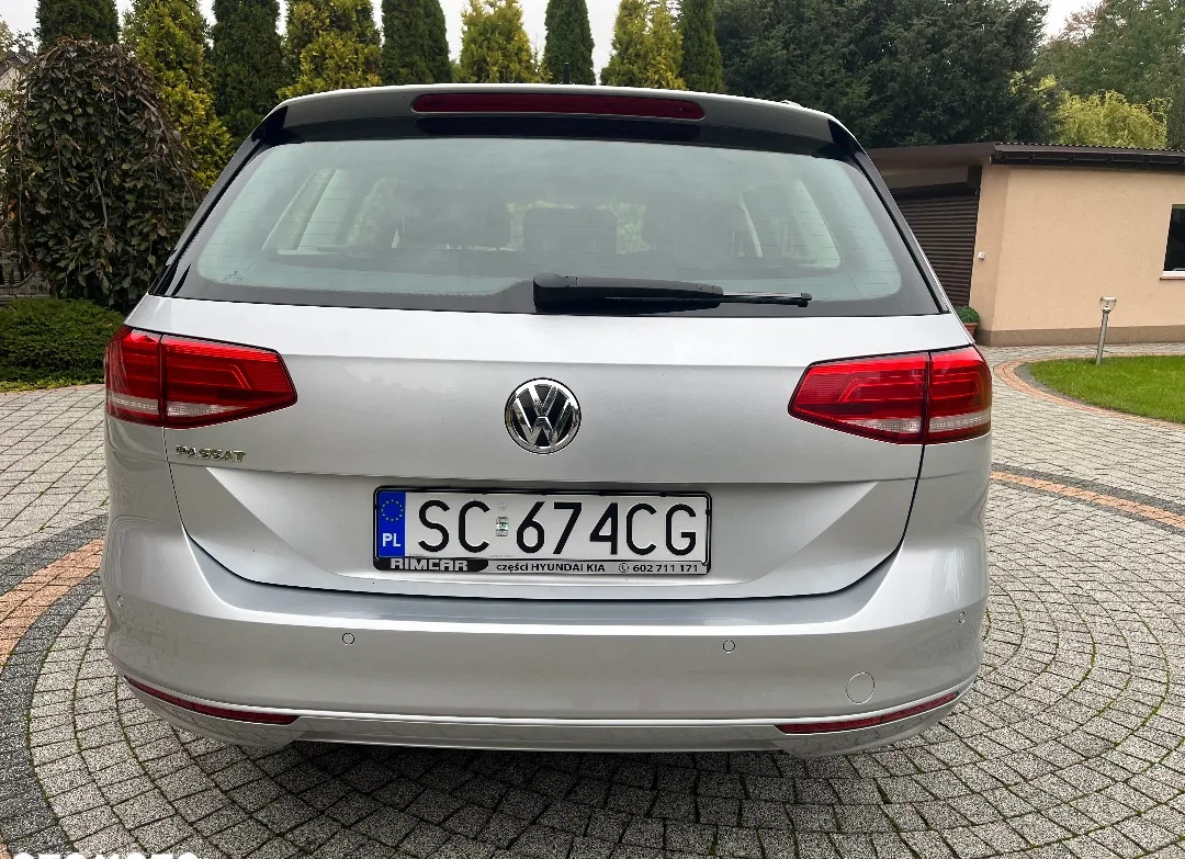 Volkswagen Passat cena 71900 przebieg: 124737, rok produkcji 2020 z Częstochowa małe 596